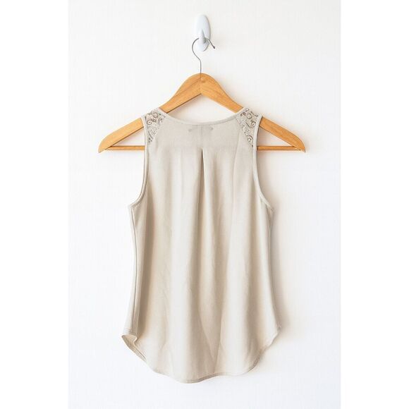 Van Heusen White Lace Back Sleeveless Blouse Size XS Button Closure Top - Picture 3 of 4